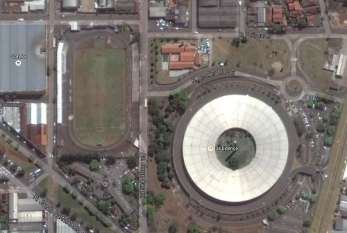 Estádio Vitorino Gonçalves Dias, o VGD. Ao lado dele não é o Mané Garrincha (parece, né?). É na verdade a Rodoviária de Londrina