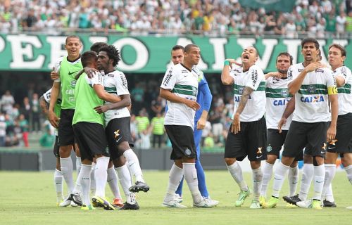 Voo próprio: Coritiba não precisou de gols de Rafhael Lucas, que saiu machucado, para vencer Londrina (foto: Site Oficial do Coritiba)